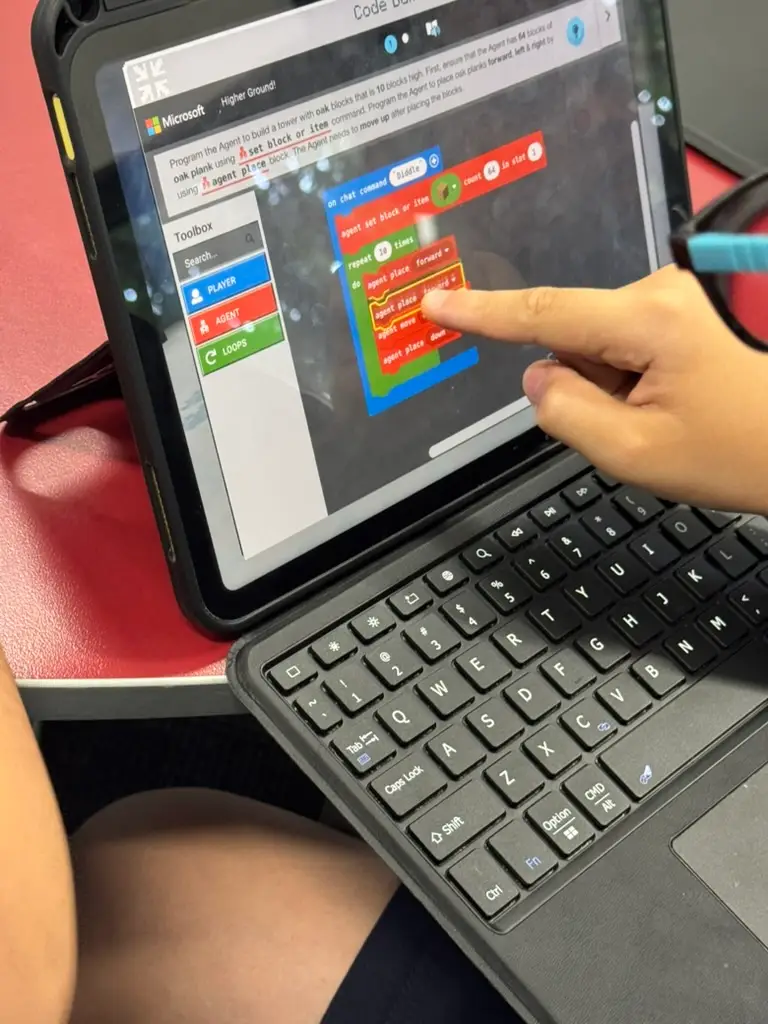 A learner using block-based code to control an agent in Minecraft Education